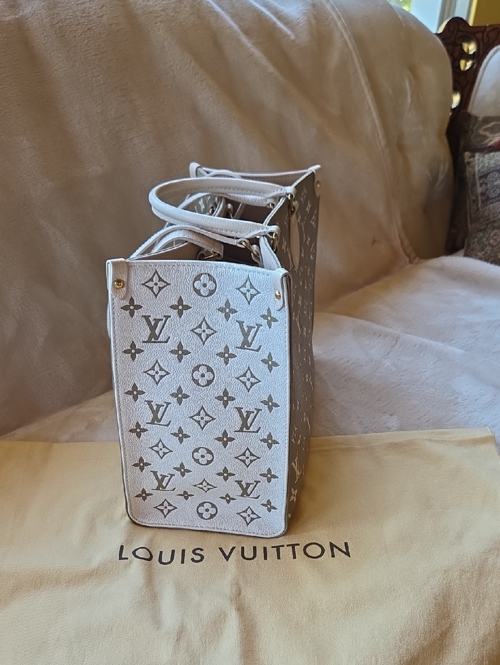 Louis Vuitton Grey and White Monogram Onthego MM Tote Empreinte - Picture 4 of 10